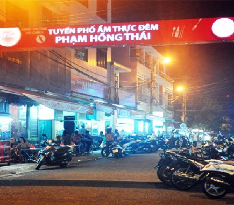 pho-am-thuc-dem-pham-hong-thai